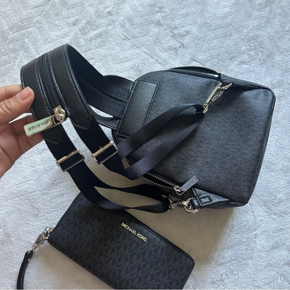 Michael Kors Mini‎ Backpack + Wallet Wristlet Set Black  display picture 3